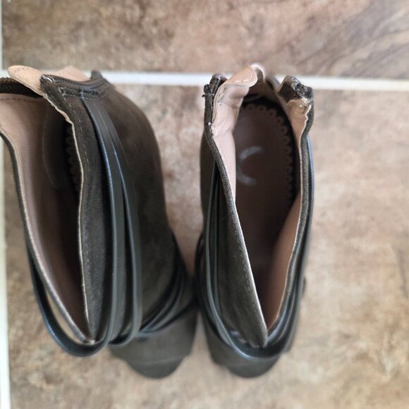 Journee Samara Bootie - Size 6.5 - Picture 4 of 5